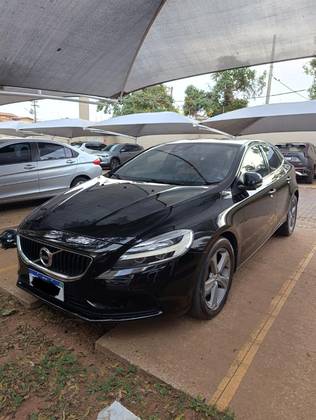 VOLVO V40 2.0 T4 MOMENTUM GASOLINA 4P AUTOMÁTICO